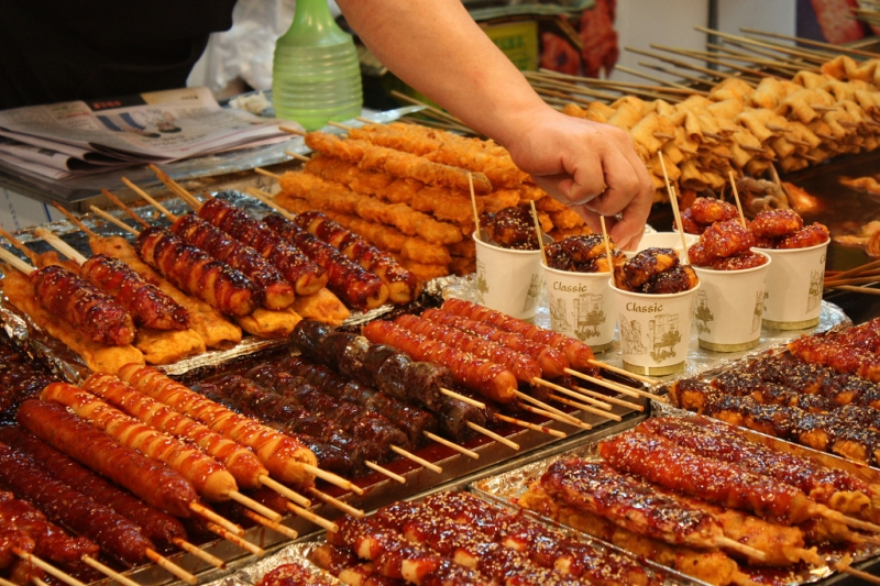 Kinh doanh đồ ăn vặt và thức uống vỉa hè
